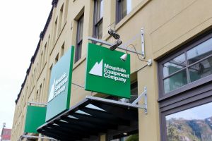 Mountain Equipment Company is back in Canadian hands, announcing its acquisition by a group of private Canadian investors.